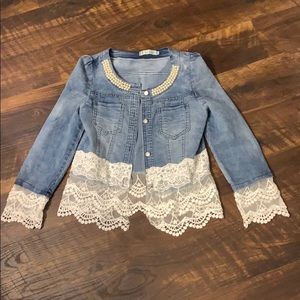 Jean jacket with lace and pearls